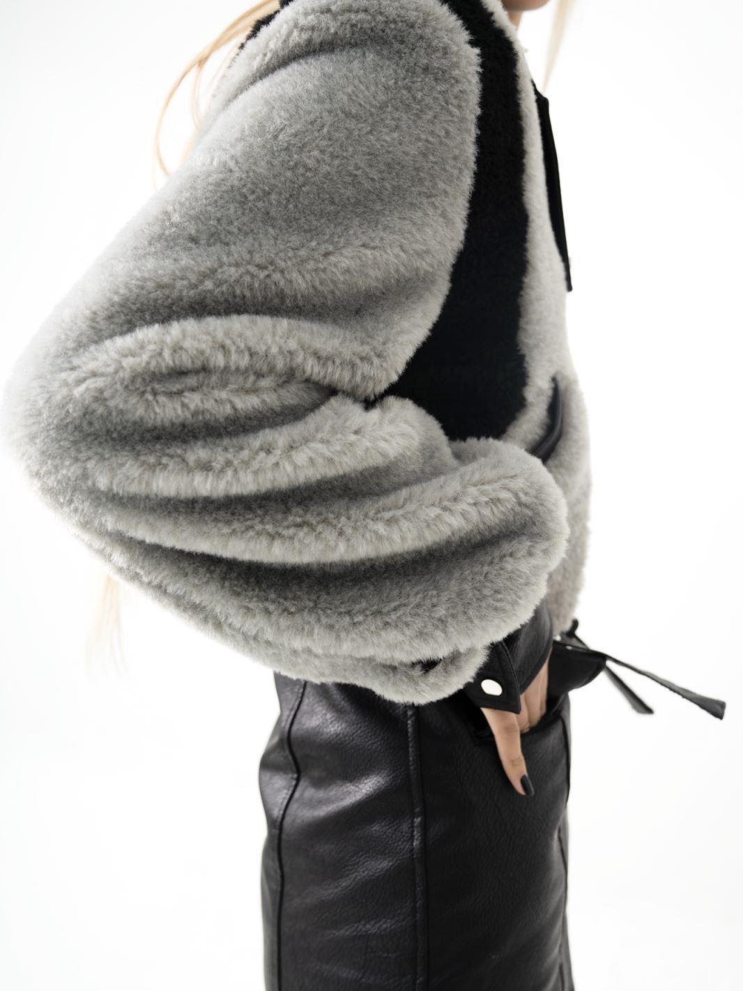 보아 가죽 짧은 재킷