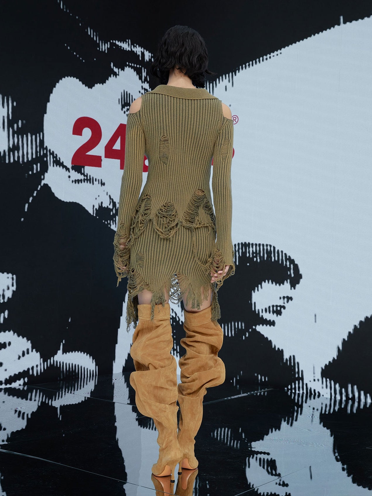 DAMAGE TASSEL NICHI OPEN-SHOUDER TOPS & SKIRT