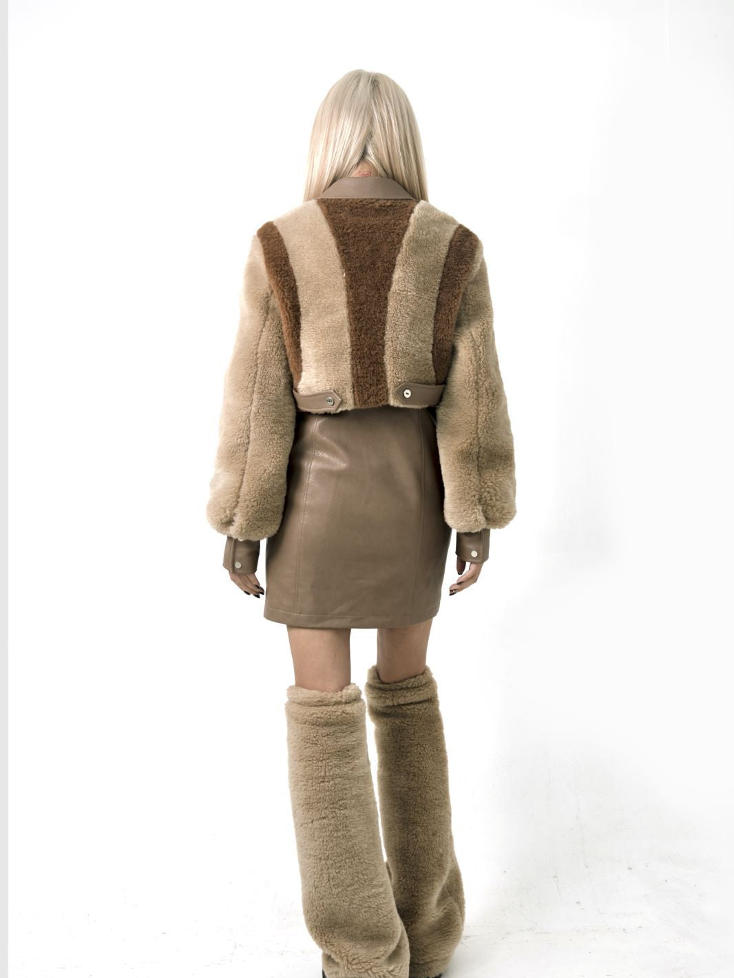 보아 가죽 짧은 재킷