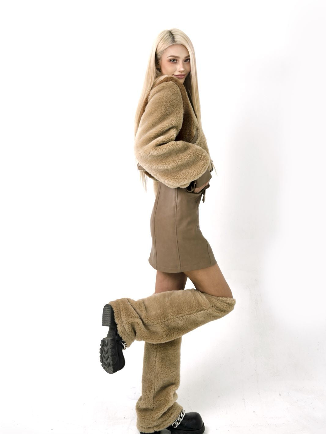 보아 가죽 짧은 재킷