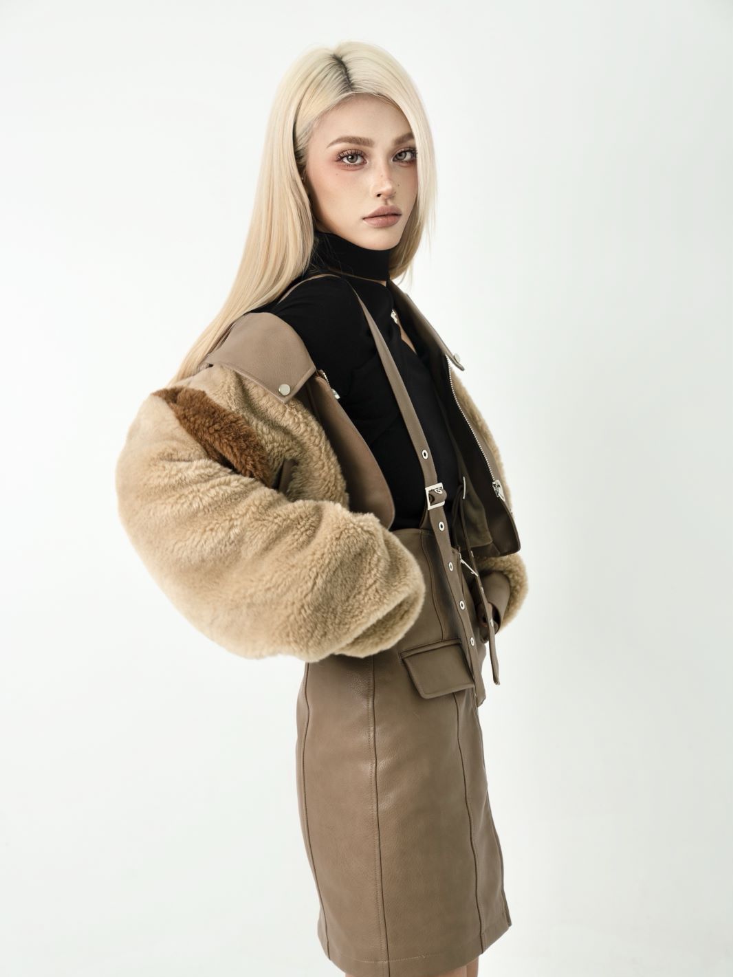 보아 가죽 짧은 재킷