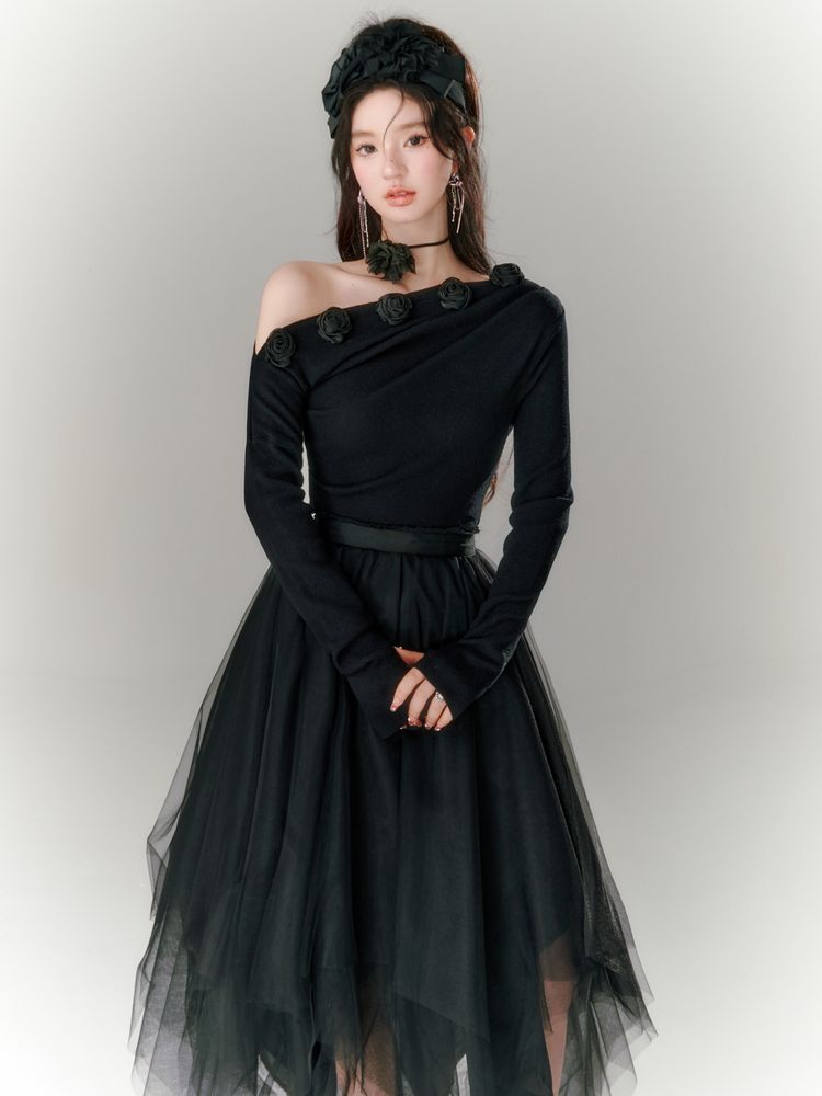 One-shoulder Slim Rose-motif Cutsew