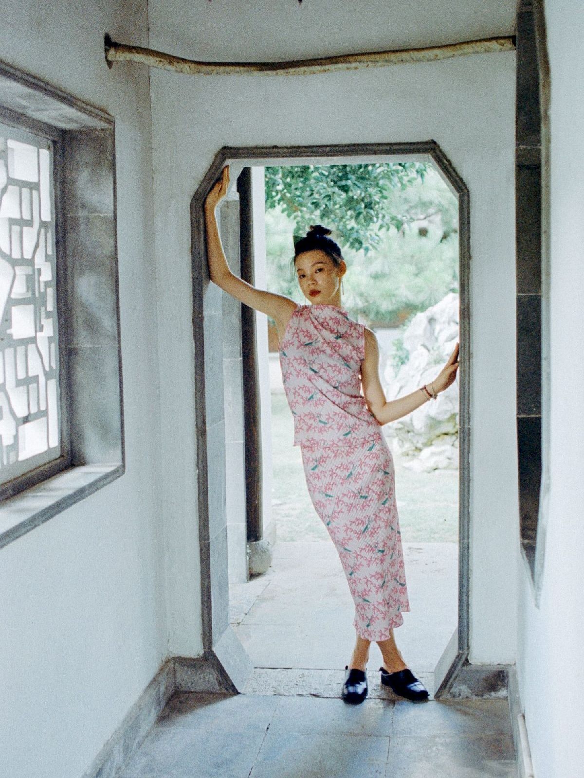 Falten ärmellose Blumenplatten & Langstreicher