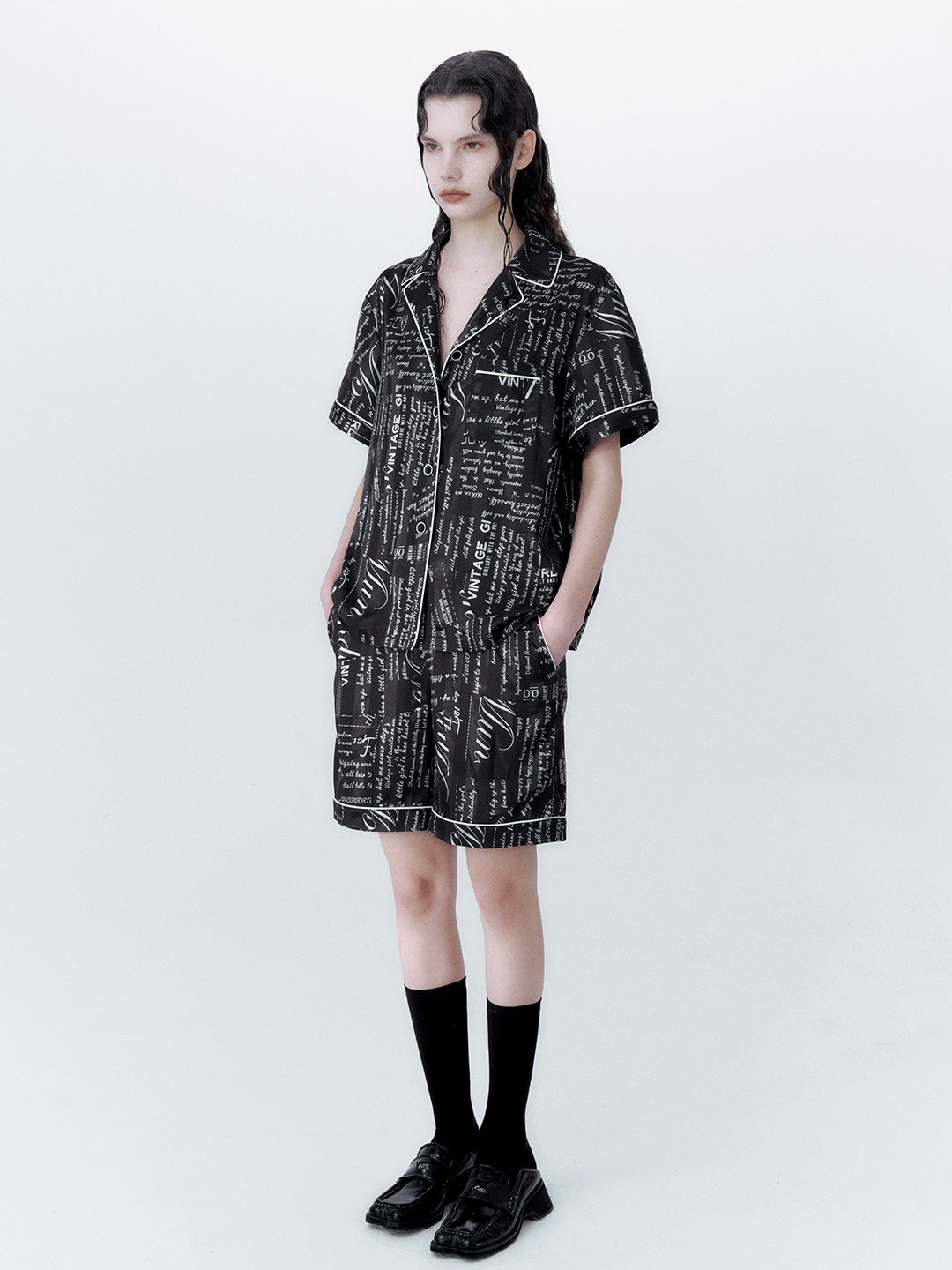 Lässige moderne Hemdhose