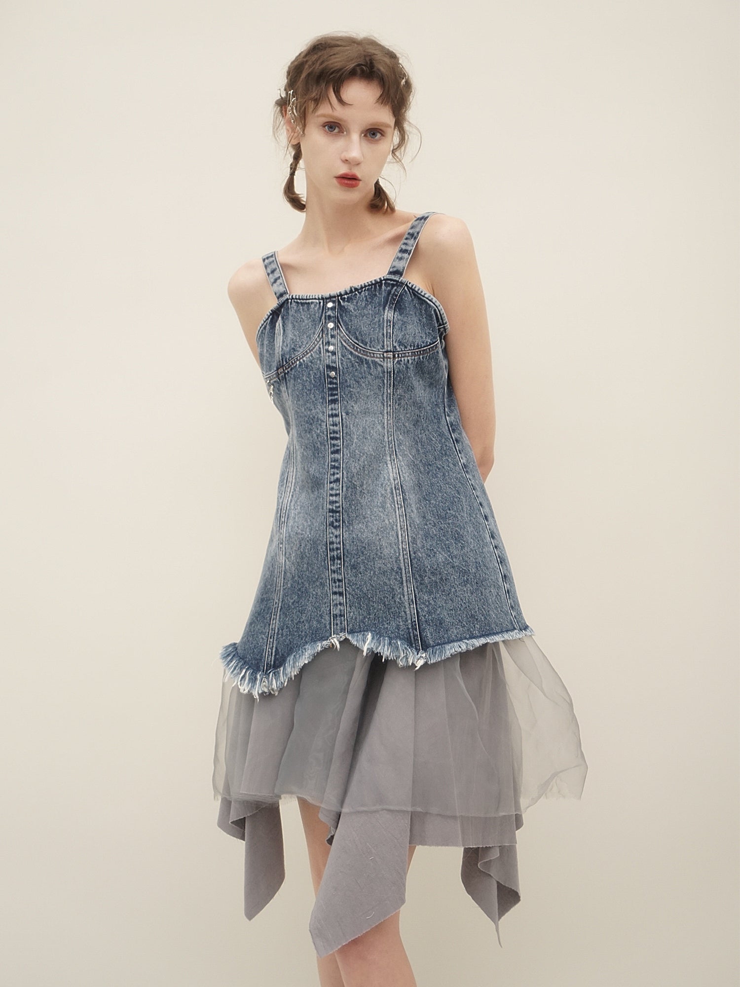 데님 서스펜더 스토프 및 짧은 치마