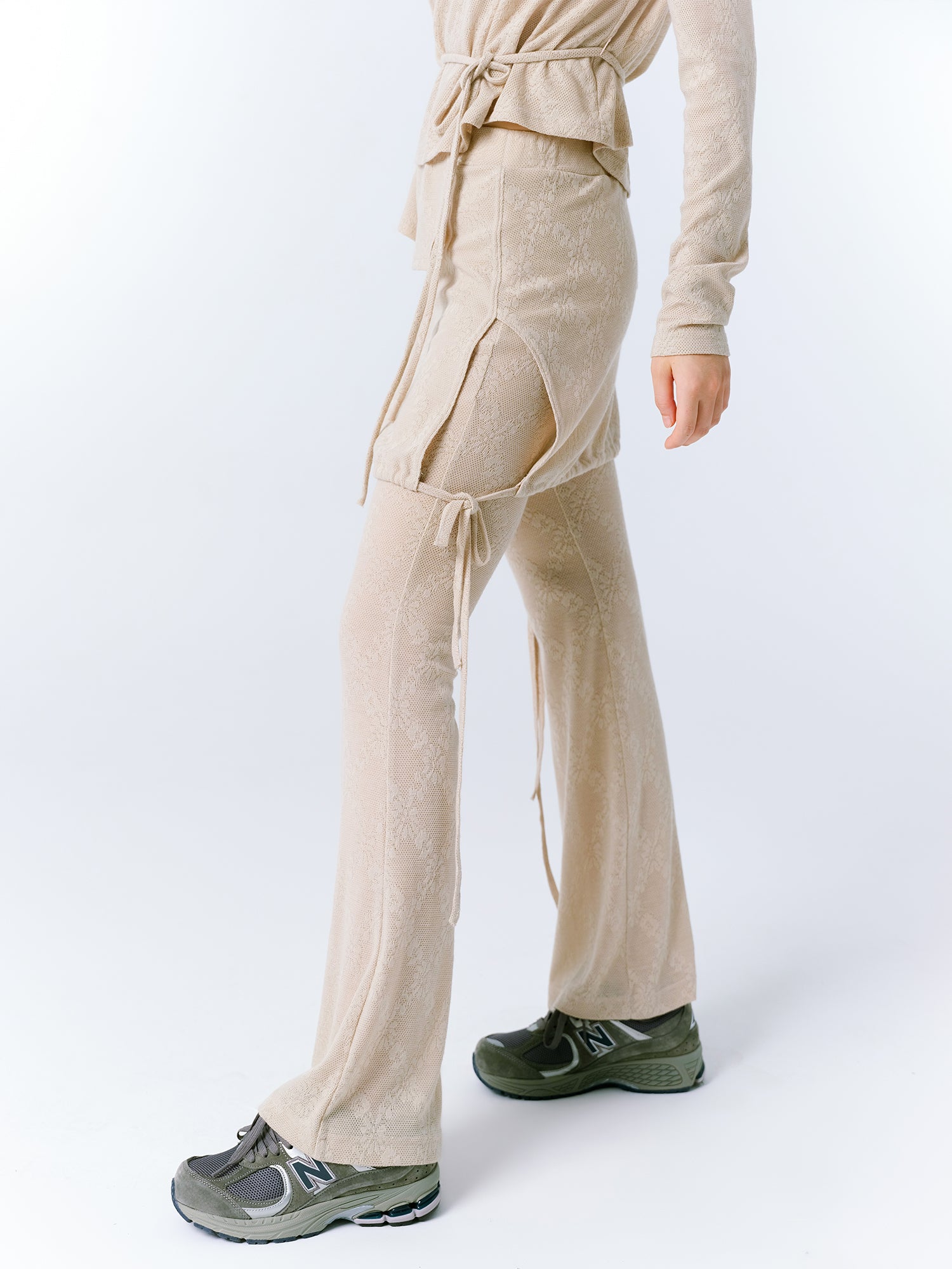 JACQUARD STRAPS ONE WORD COLLAR TOP & TROUSERS