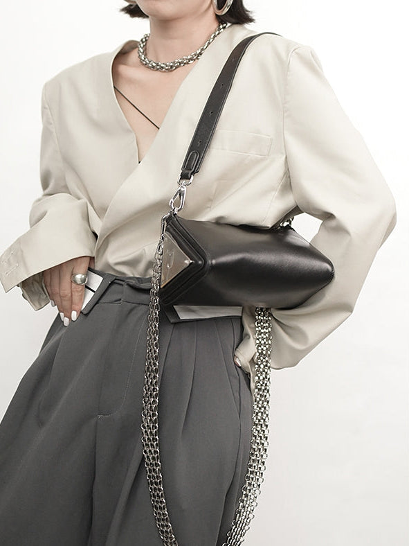 삼각형 어깨 가방