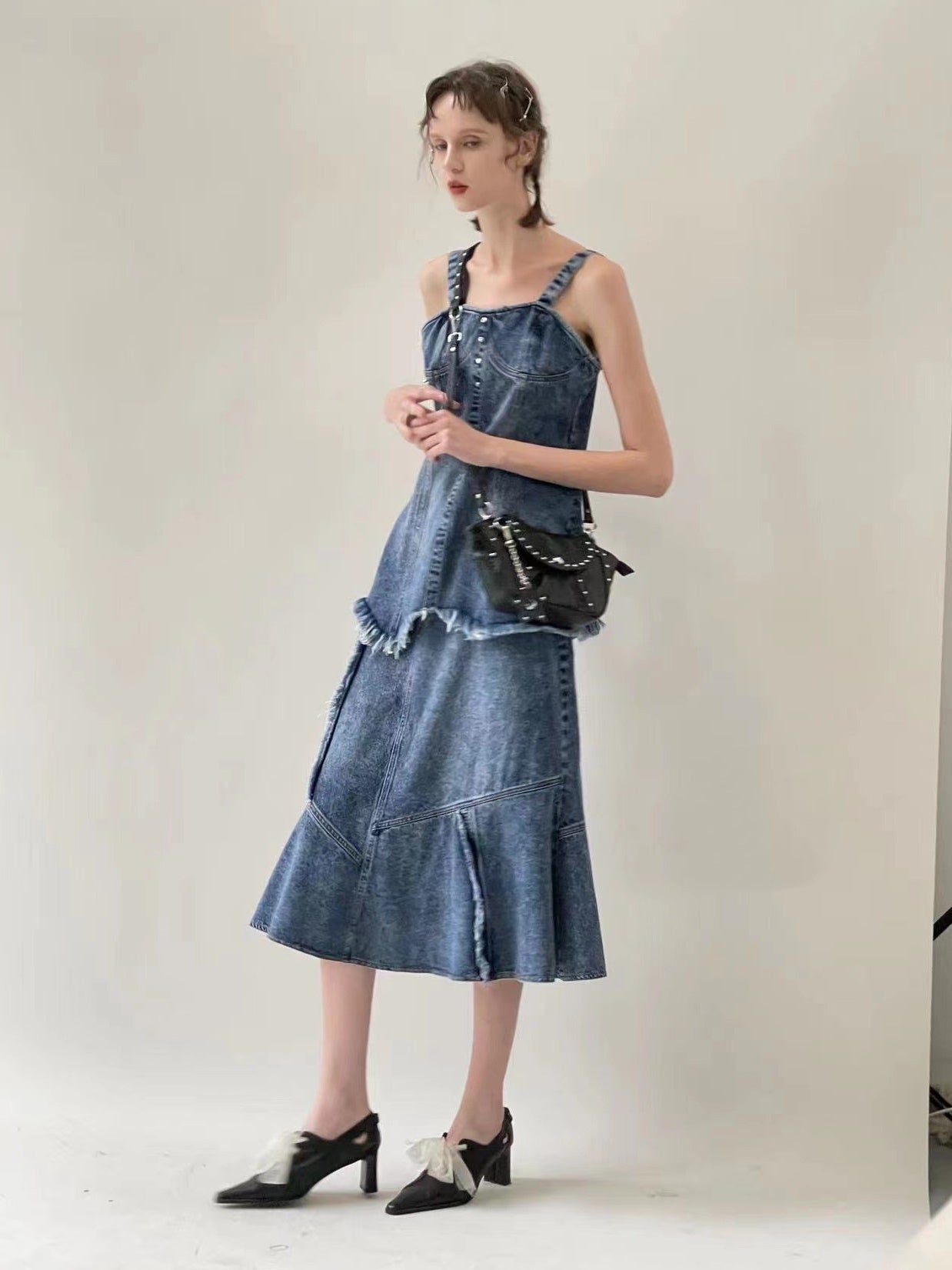 데님 서스펜더 스토프 및 짧은 치마