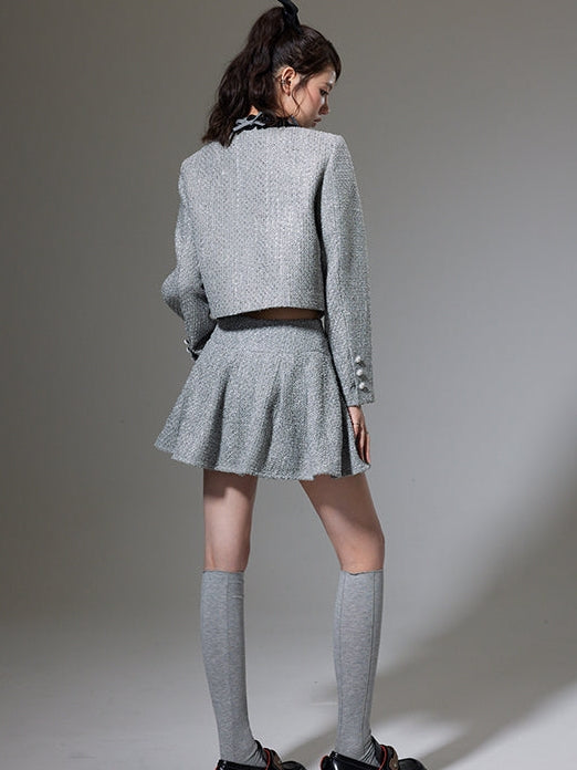 Kleine Duft -Bow -Strickjacke und Faltenrock