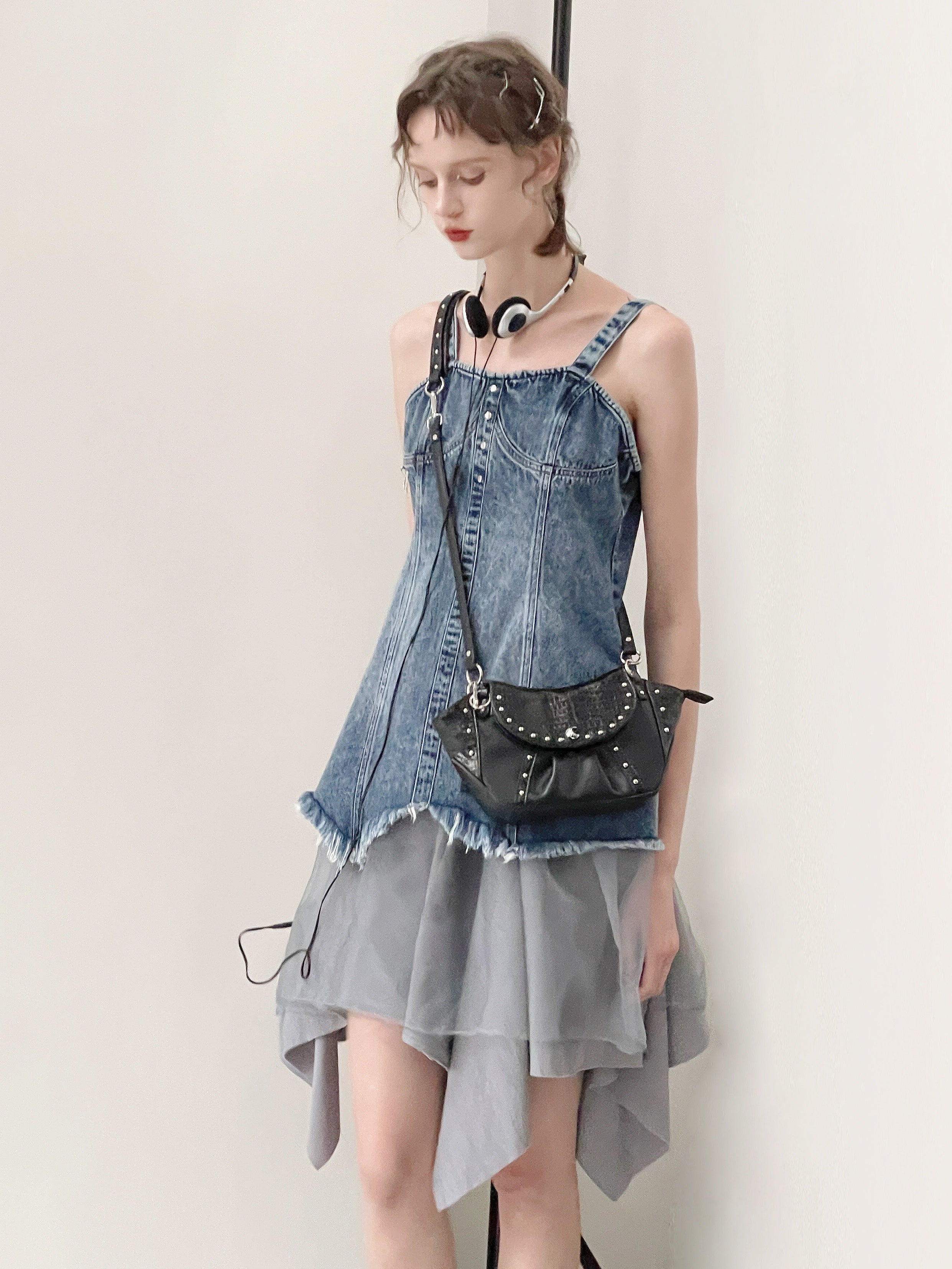 데님 서스펜더 스토프 및 짧은 치마