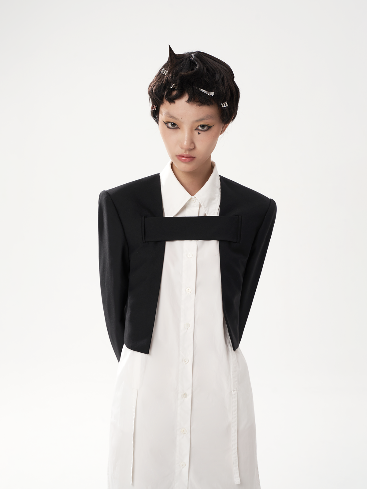 고리가없는 짧은 재킷