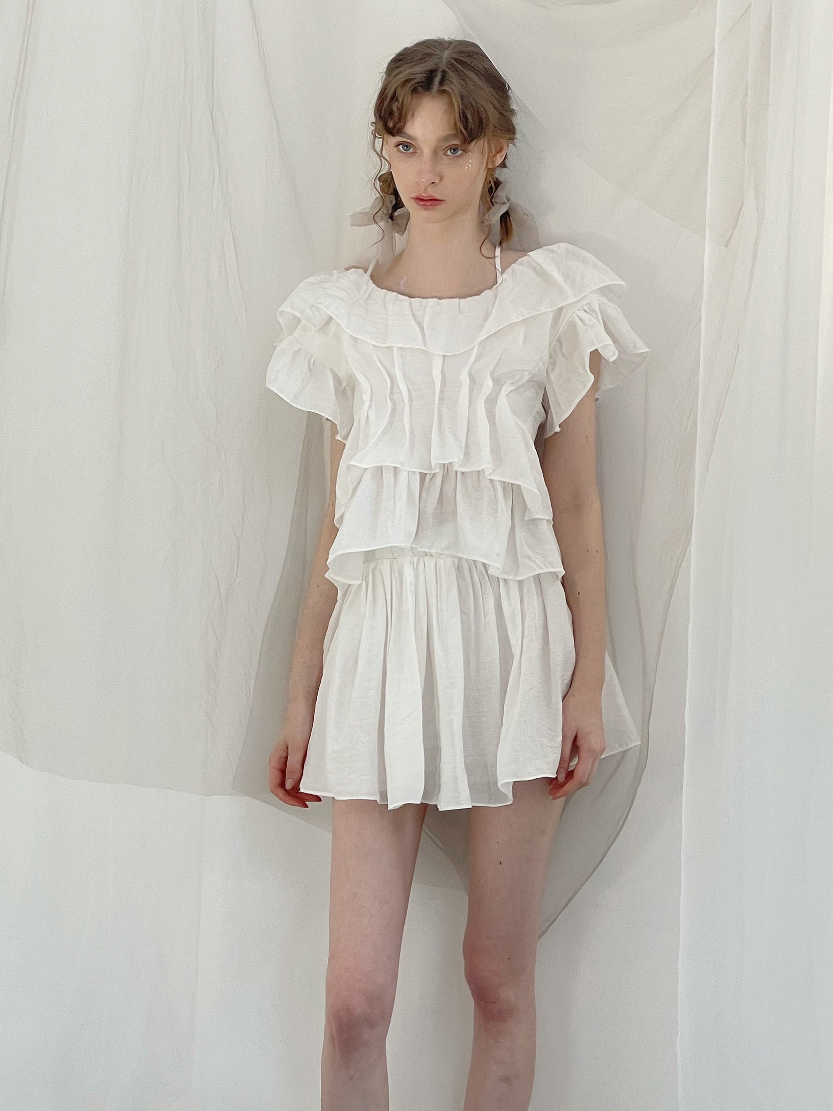 짧은 슬리드 탑 + 스커트