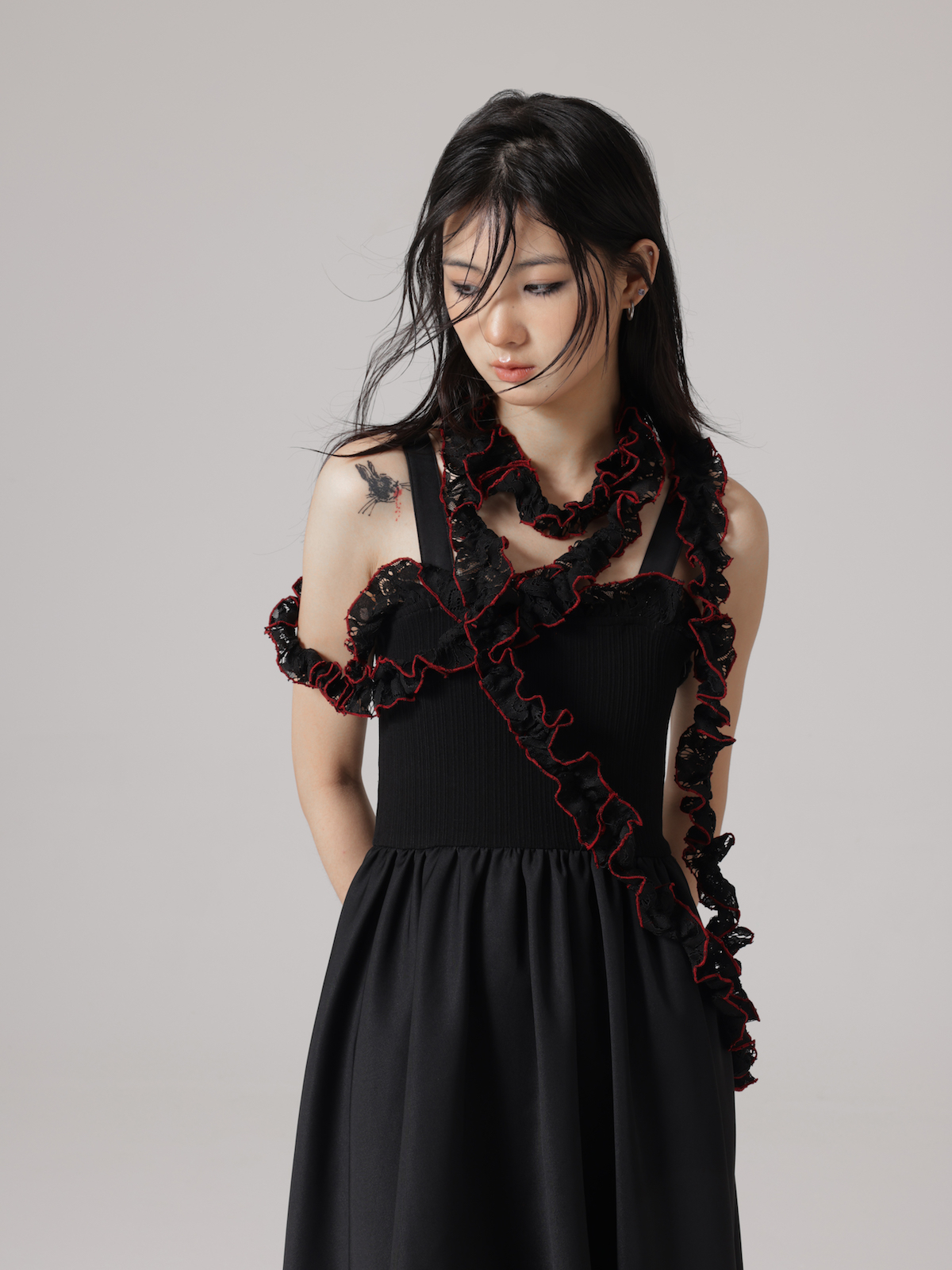 분리 가능한 레이스 스카프 서스펜더 드레스