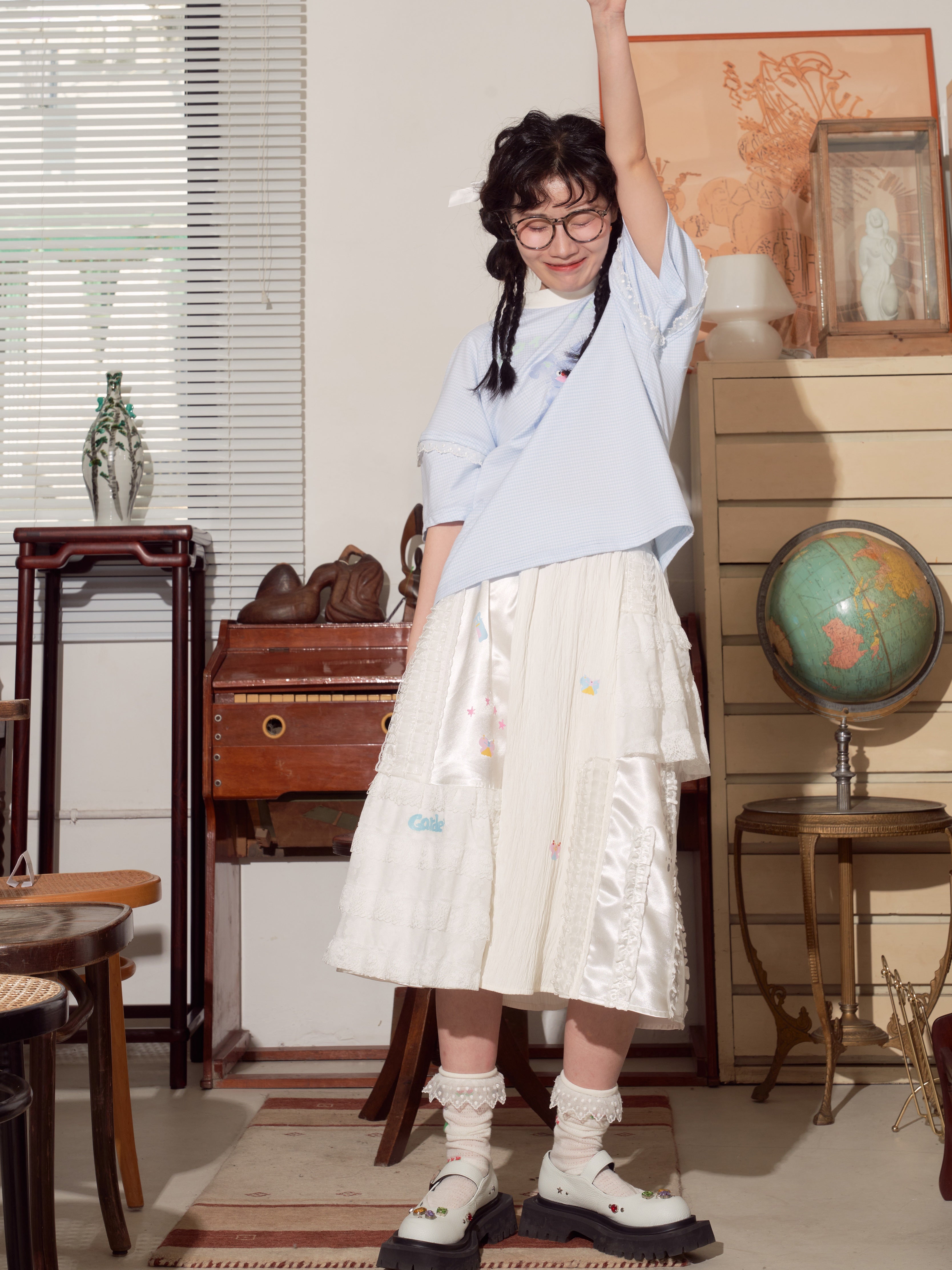 스티칭 레이스 새틴 반 치마를 인쇄합니다