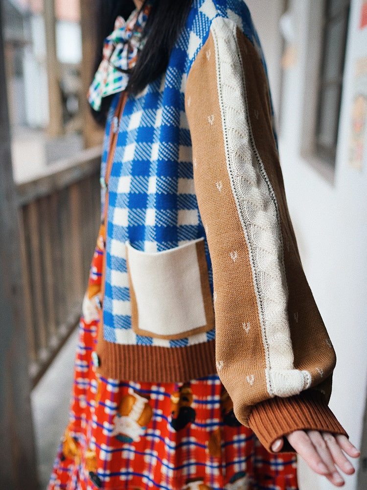 Langmischte Strickjacke tragen