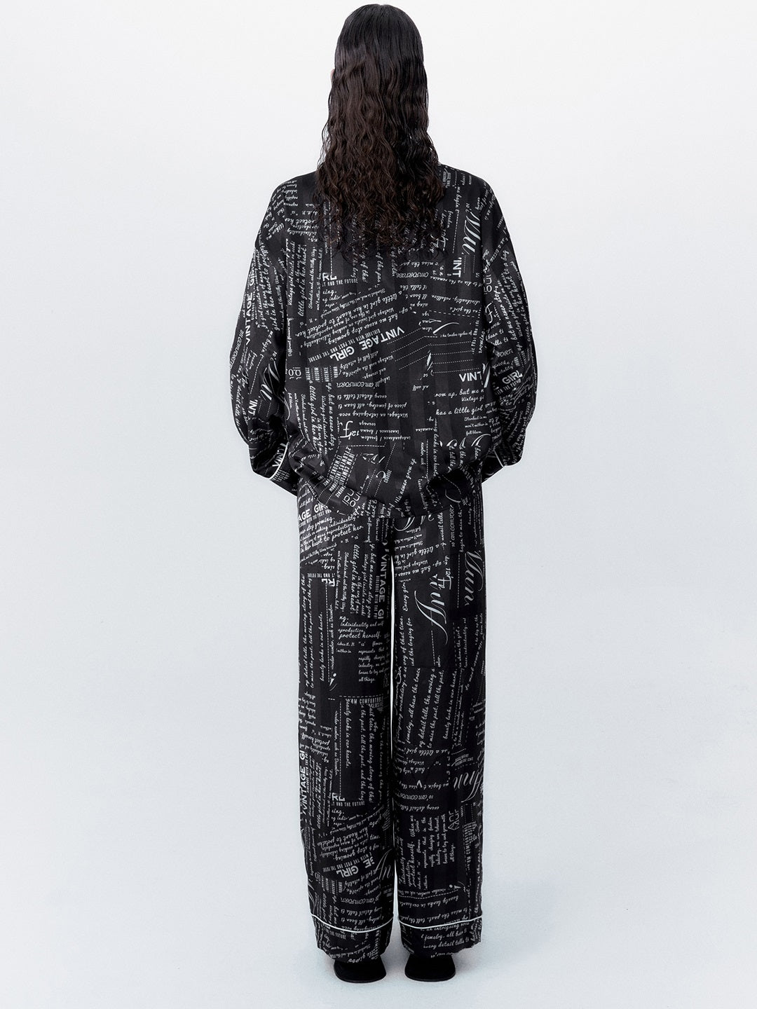 Lässige moderne Hemdhose