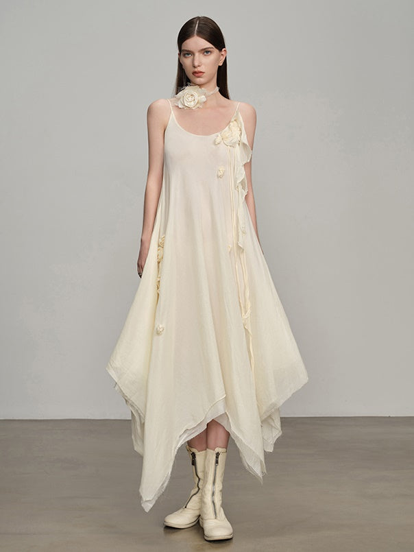 Asymmetrie -Schlupf -Kleid