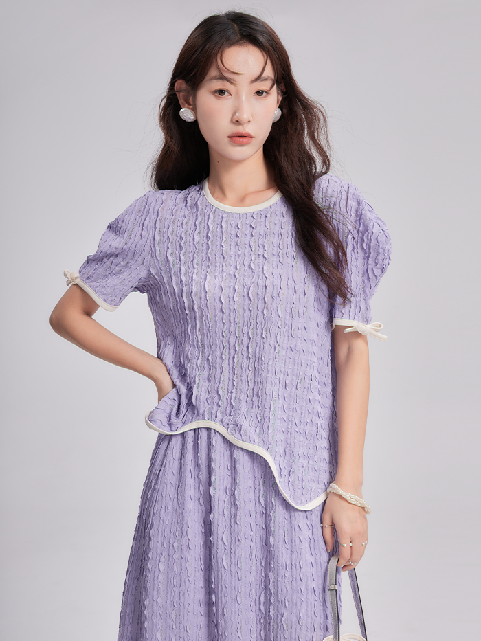 T-shirt et jupe de texture incurvée ondulée