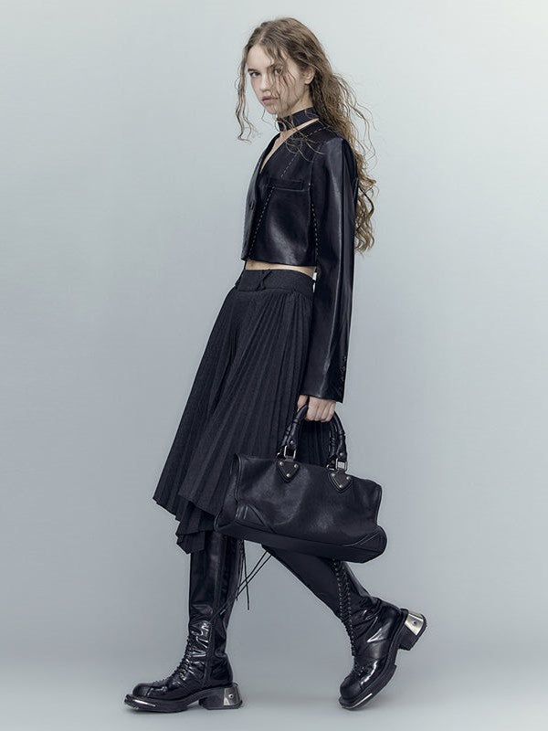 Kurzlederjacke mit V-Ausschnitt