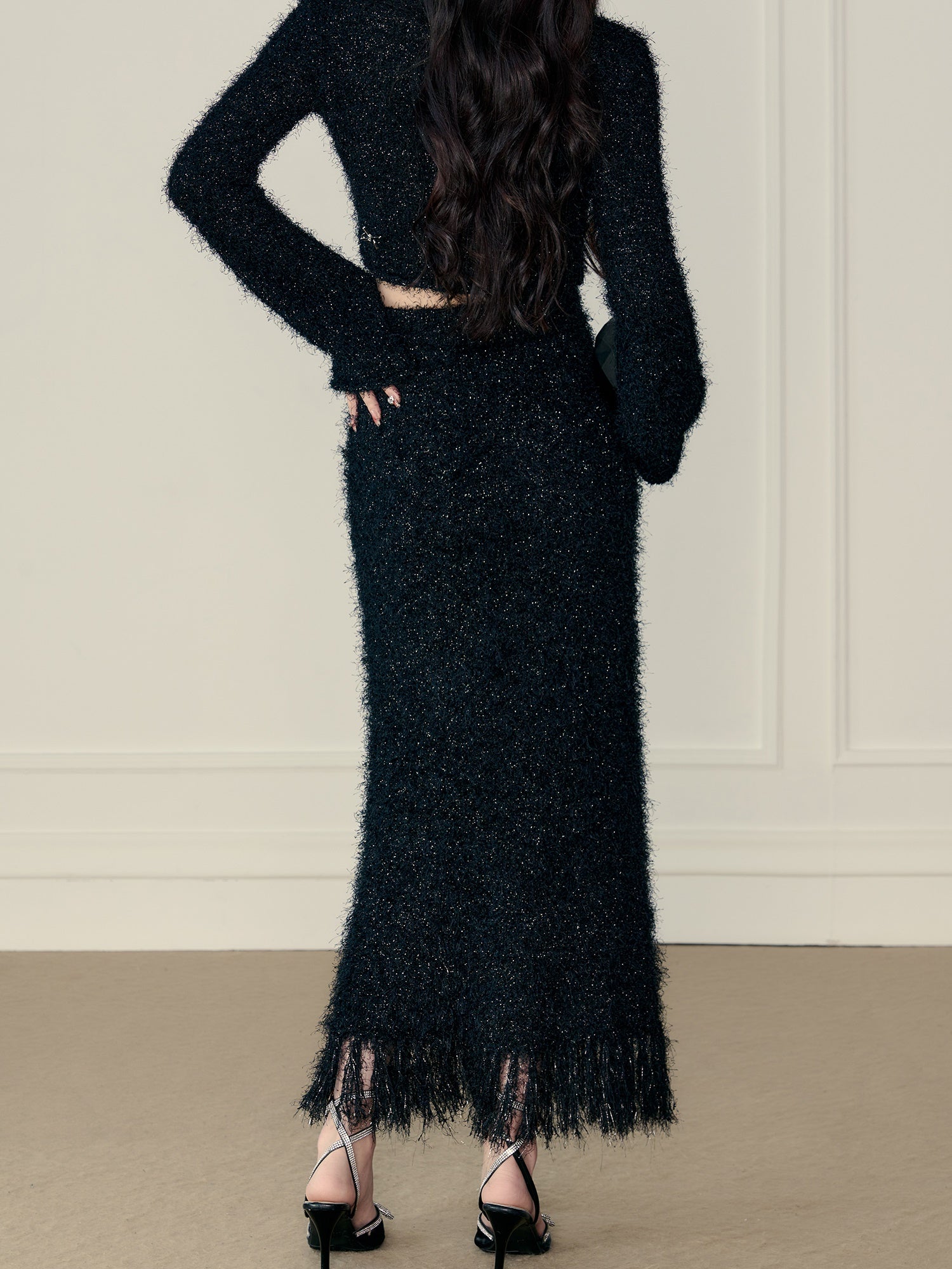 V-Ausschnitt Short Strick & Fransenrock