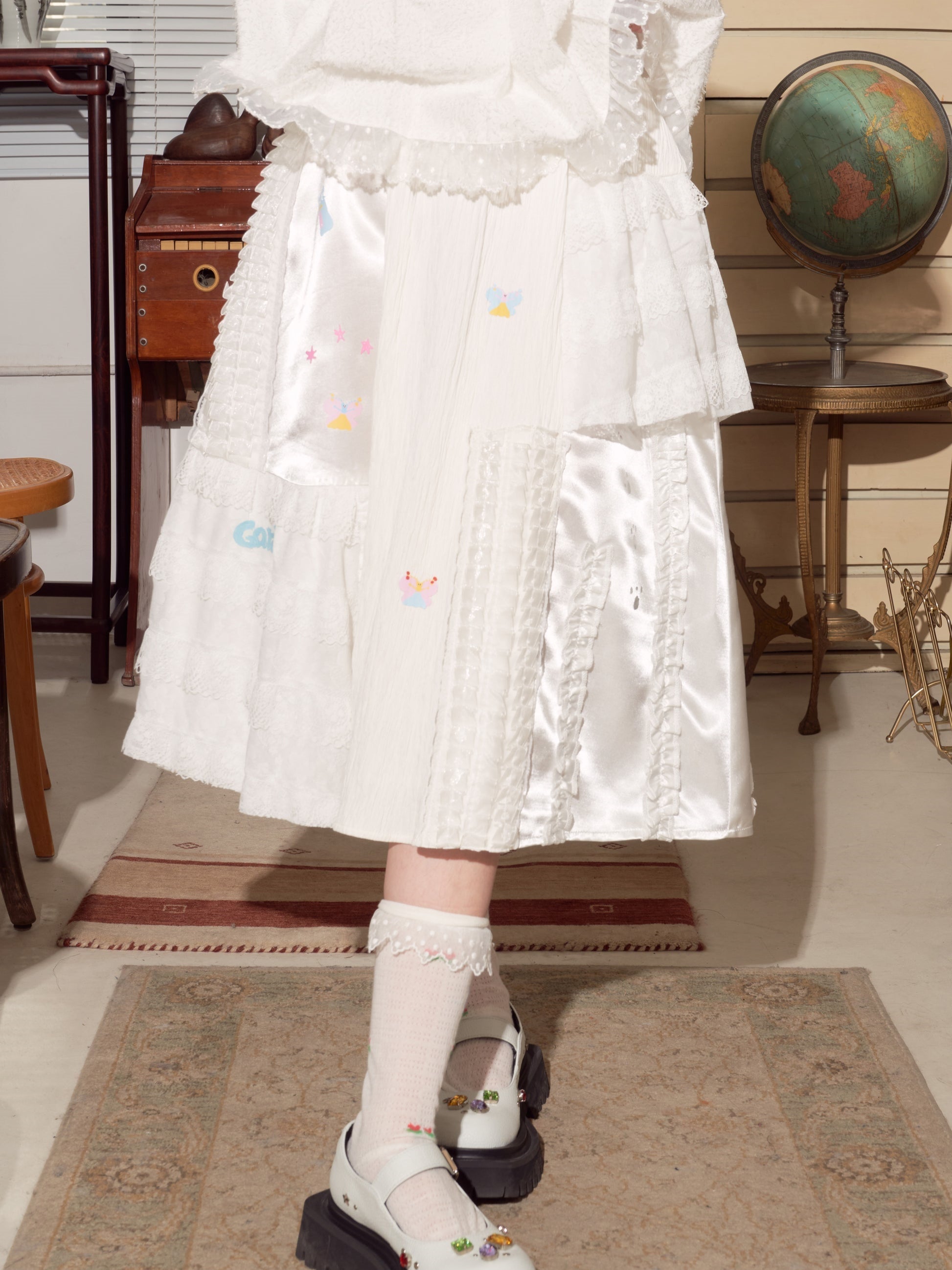 스티칭 레이스 새틴 반 치마를 인쇄합니다