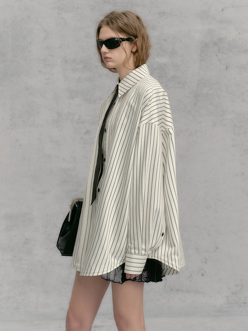 느슨한 줄무늬 셔츠