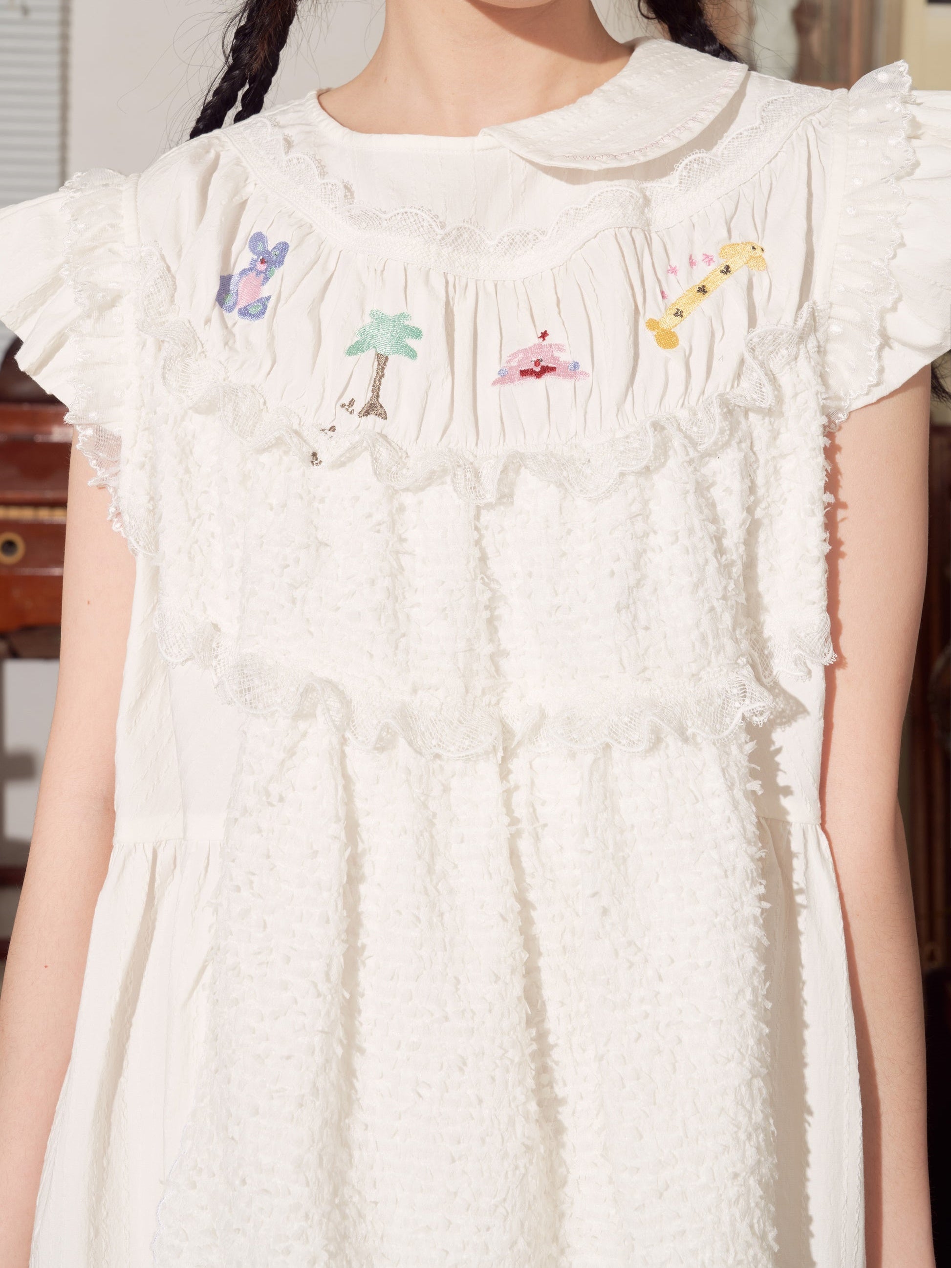 자수 선 드레스