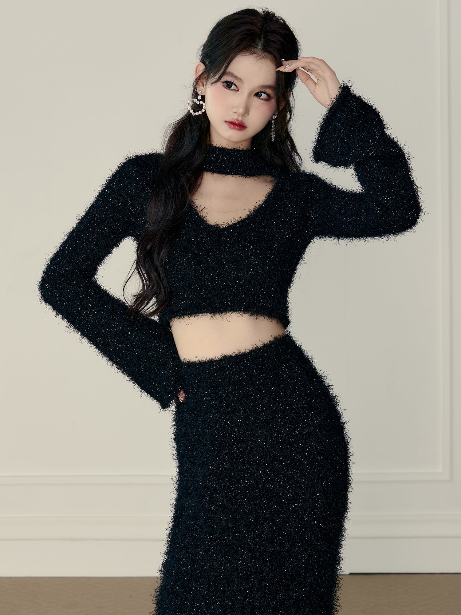 V-Ausschnitt Short Strick & Fransenrock