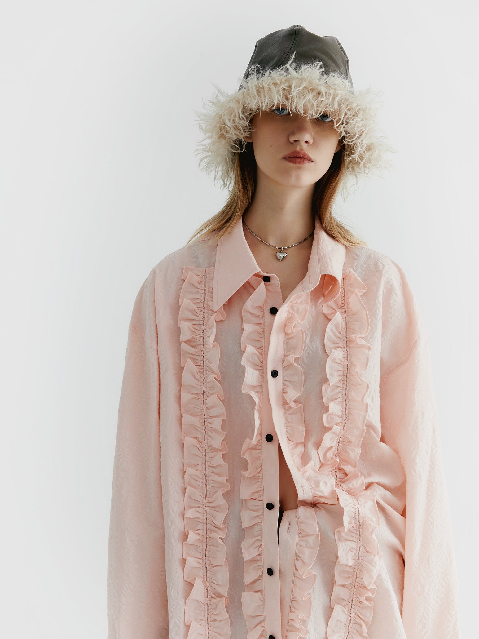 Spitzennähte langmännisches Hemd