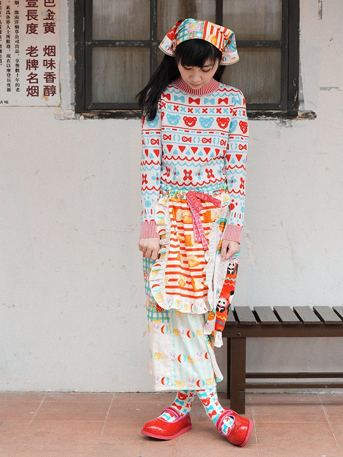 머리를 날씬한 니트 스웨터