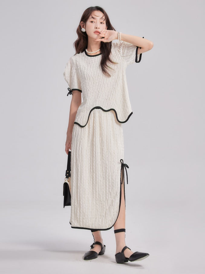 T-shirt et jupe de texture incurvée ondulée