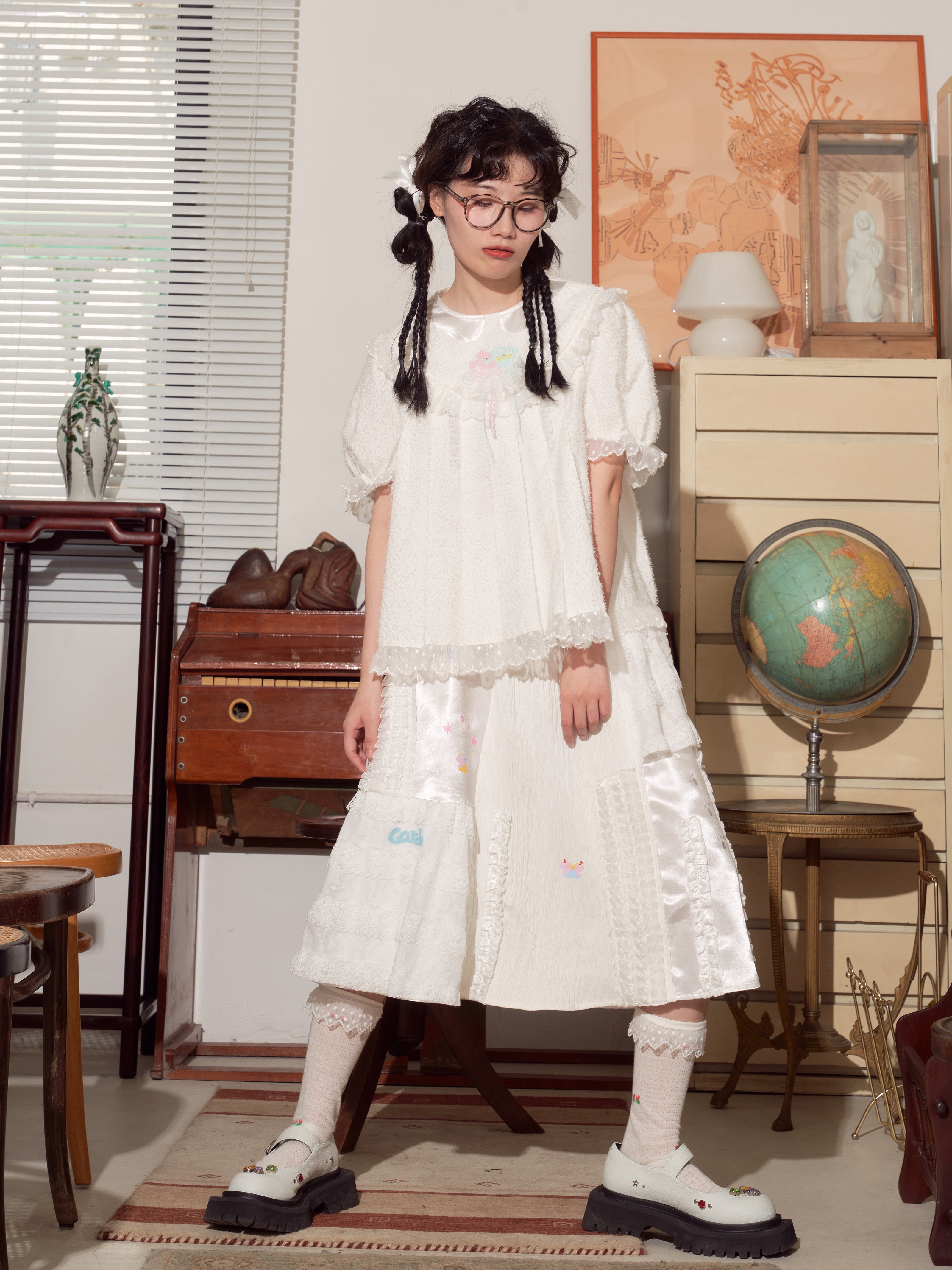 스티칭 레이스 새틴 반 치마를 인쇄합니다