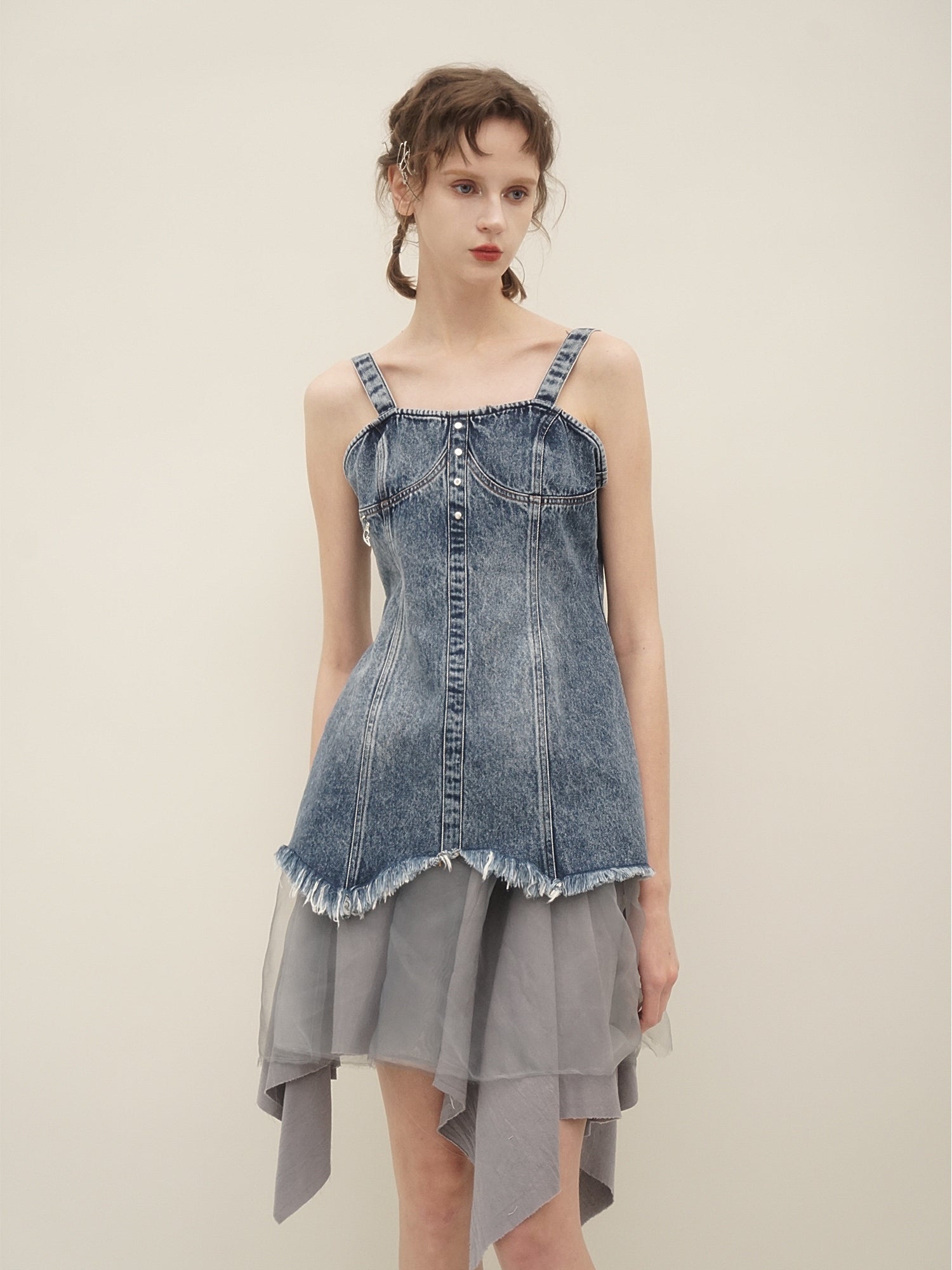 데님 서스펜더 스토프 및 짧은 치마