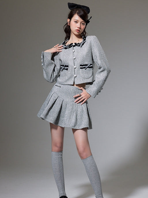 Kleine Duft -Bow -Strickjacke und Faltenrock