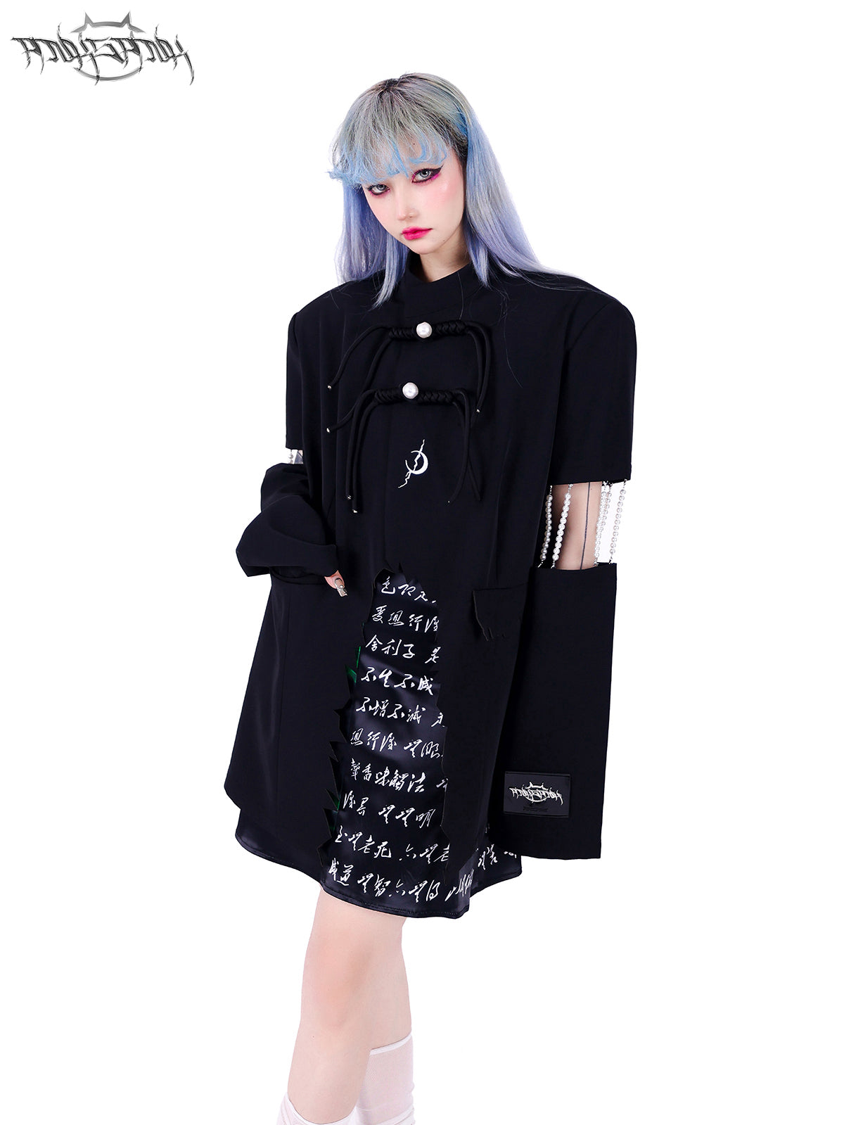 Pearl-Punk-Nichi-Tops mit Ärmeln.