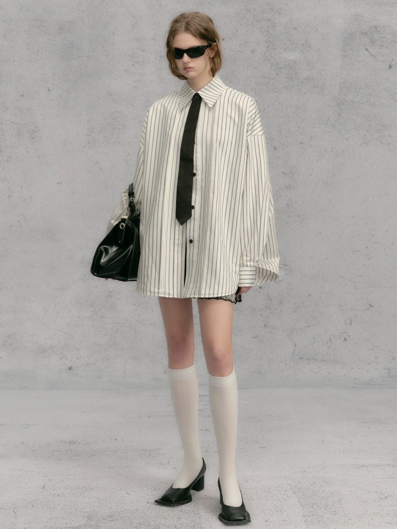 느슨한 줄무늬 셔츠