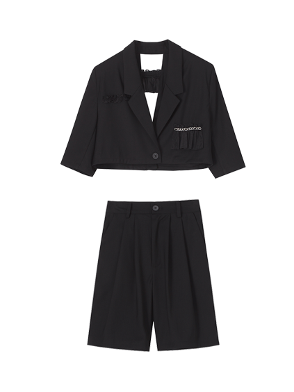 Veste courte à couteaux et shorts hauts à taille haute