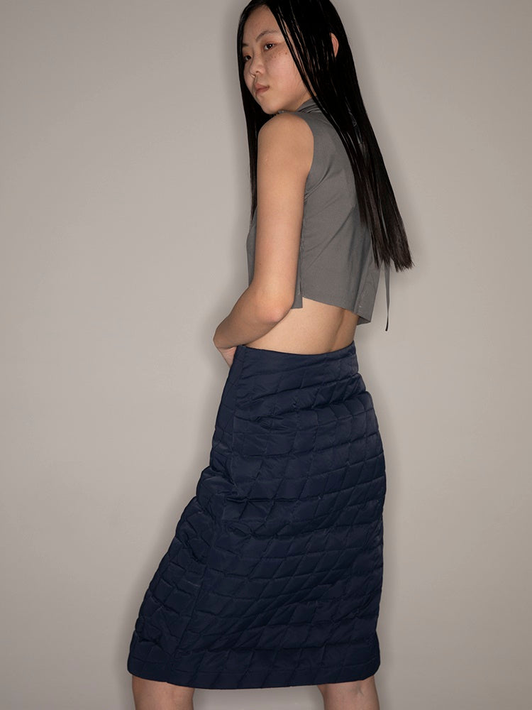 Stich gerade mitten in der Mitte der Länge des Nischenrocks