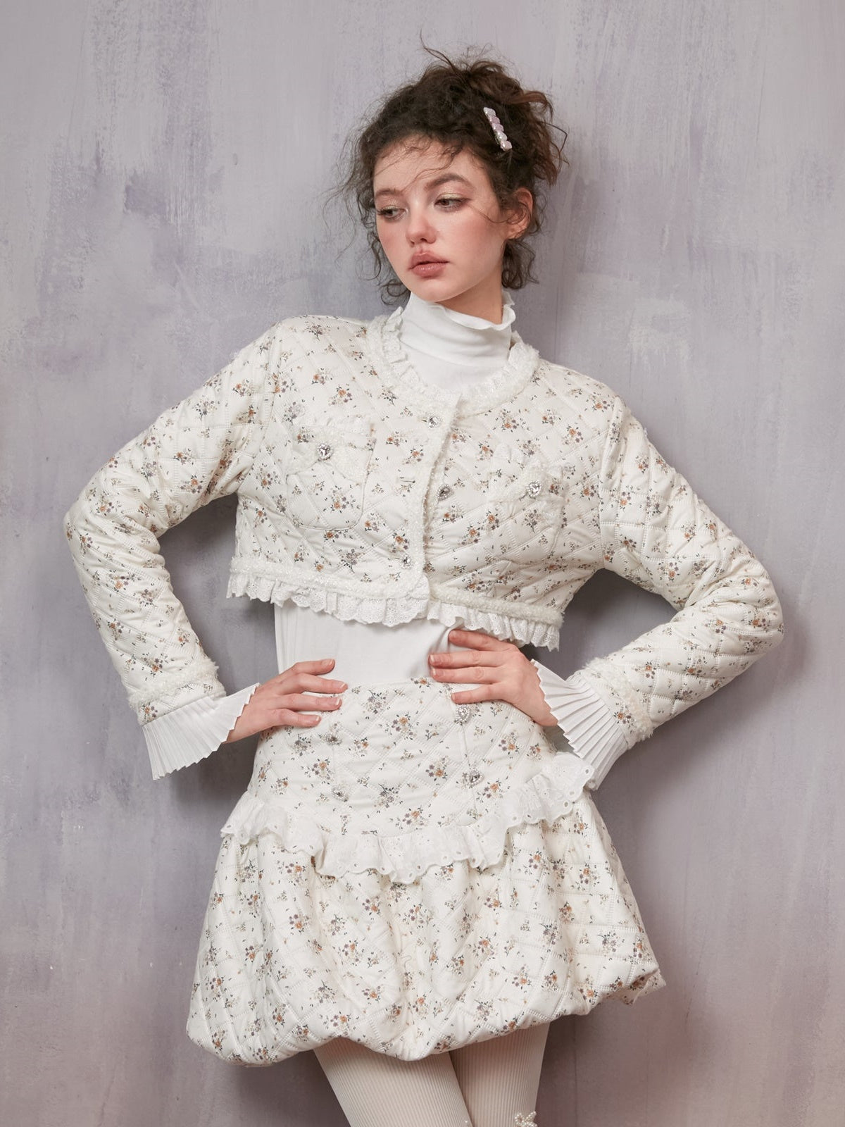 Veste courte et jupe courte en coton floral sans col
