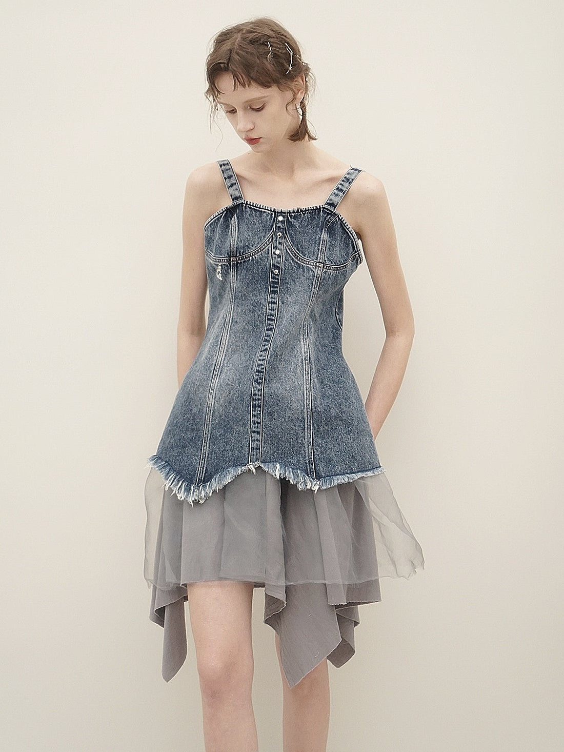데님 서스펜더 스토프 및 짧은 치마