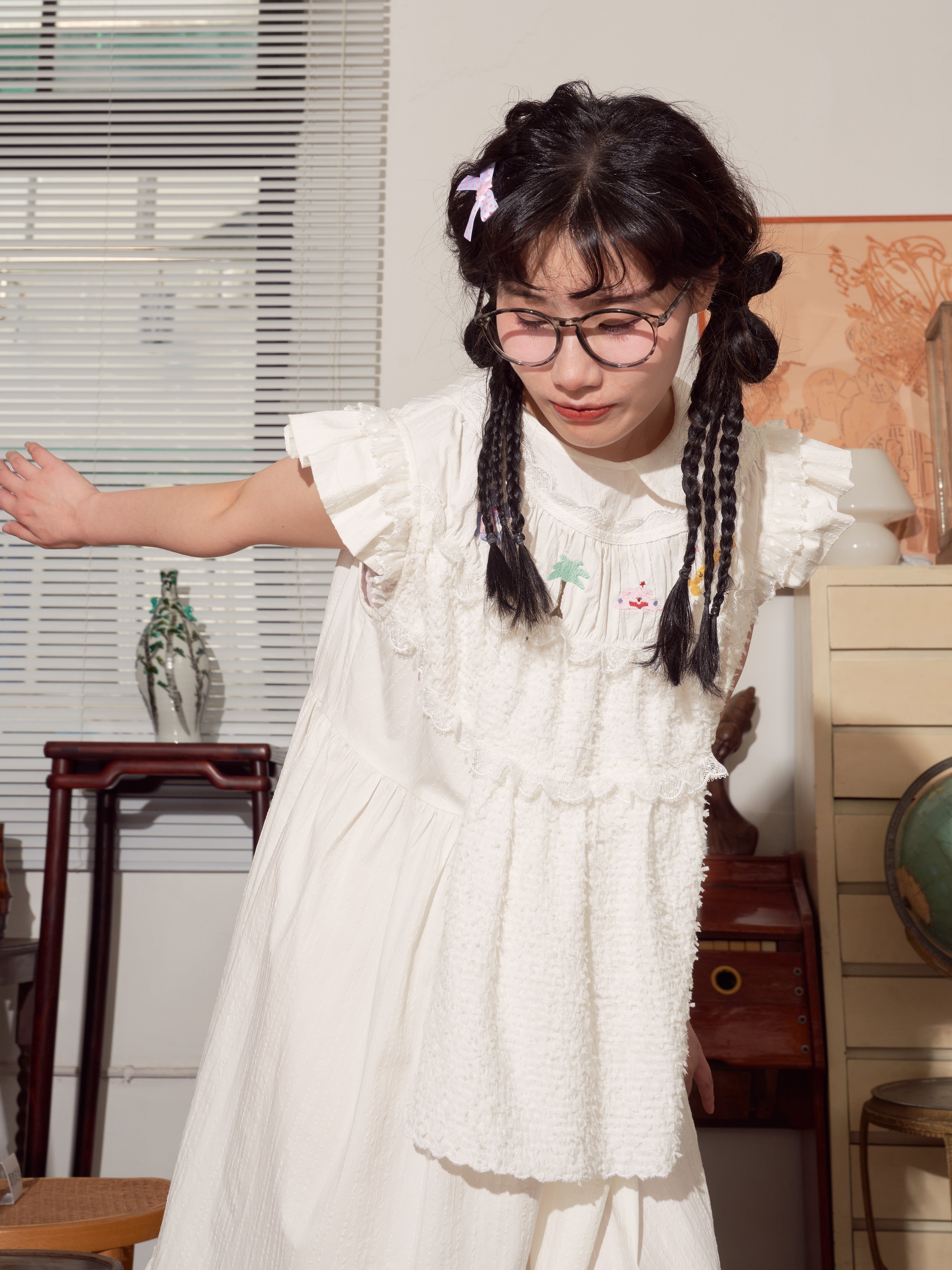 자수 선 드레스