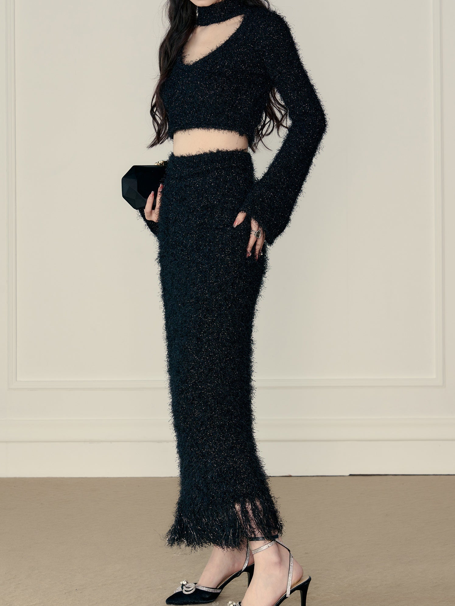 V-Ausschnitt Short Strick & Fransenrock