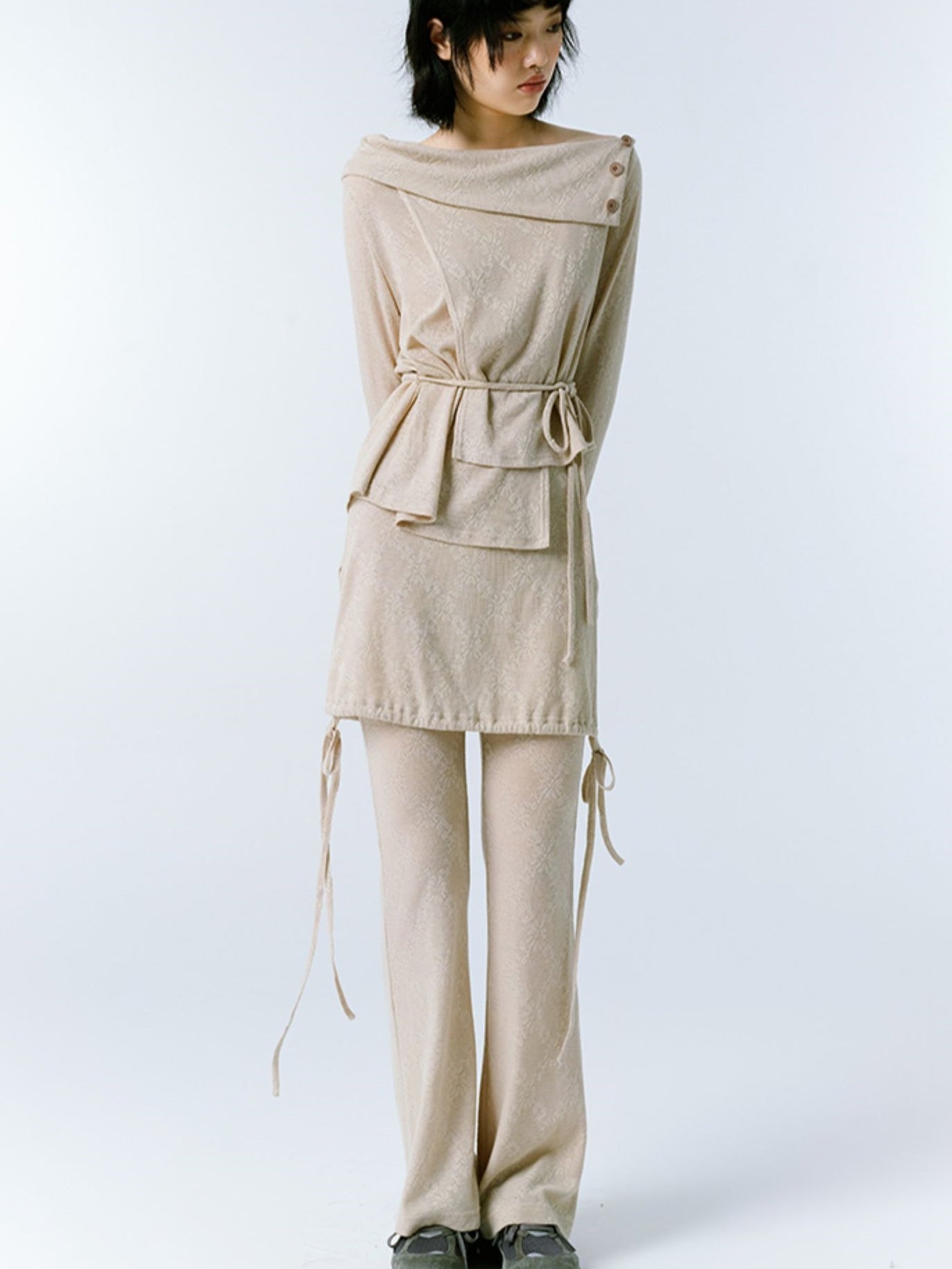 JACQUARD STRAPS ONE WORD COLLAR TOP & TROUSERS