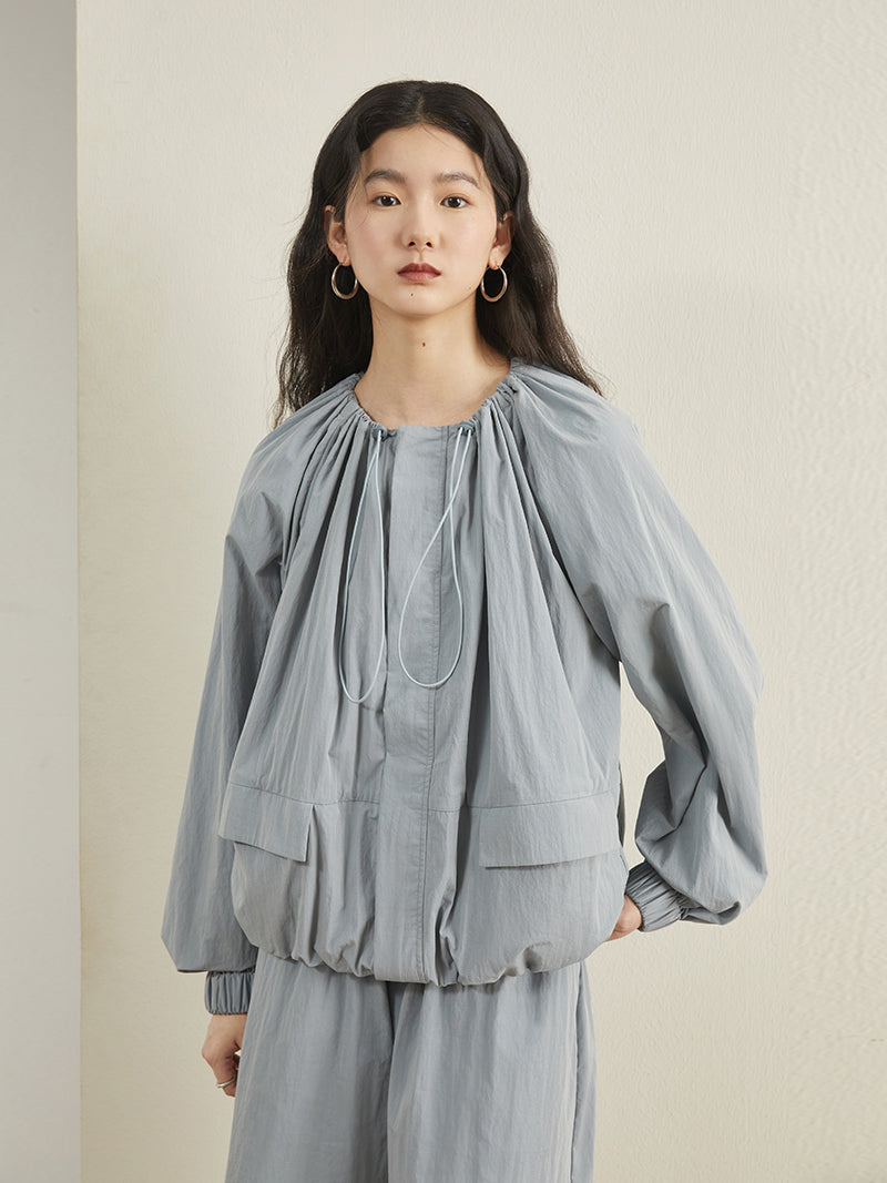 Draw String -Designjacke und kurze Hosen