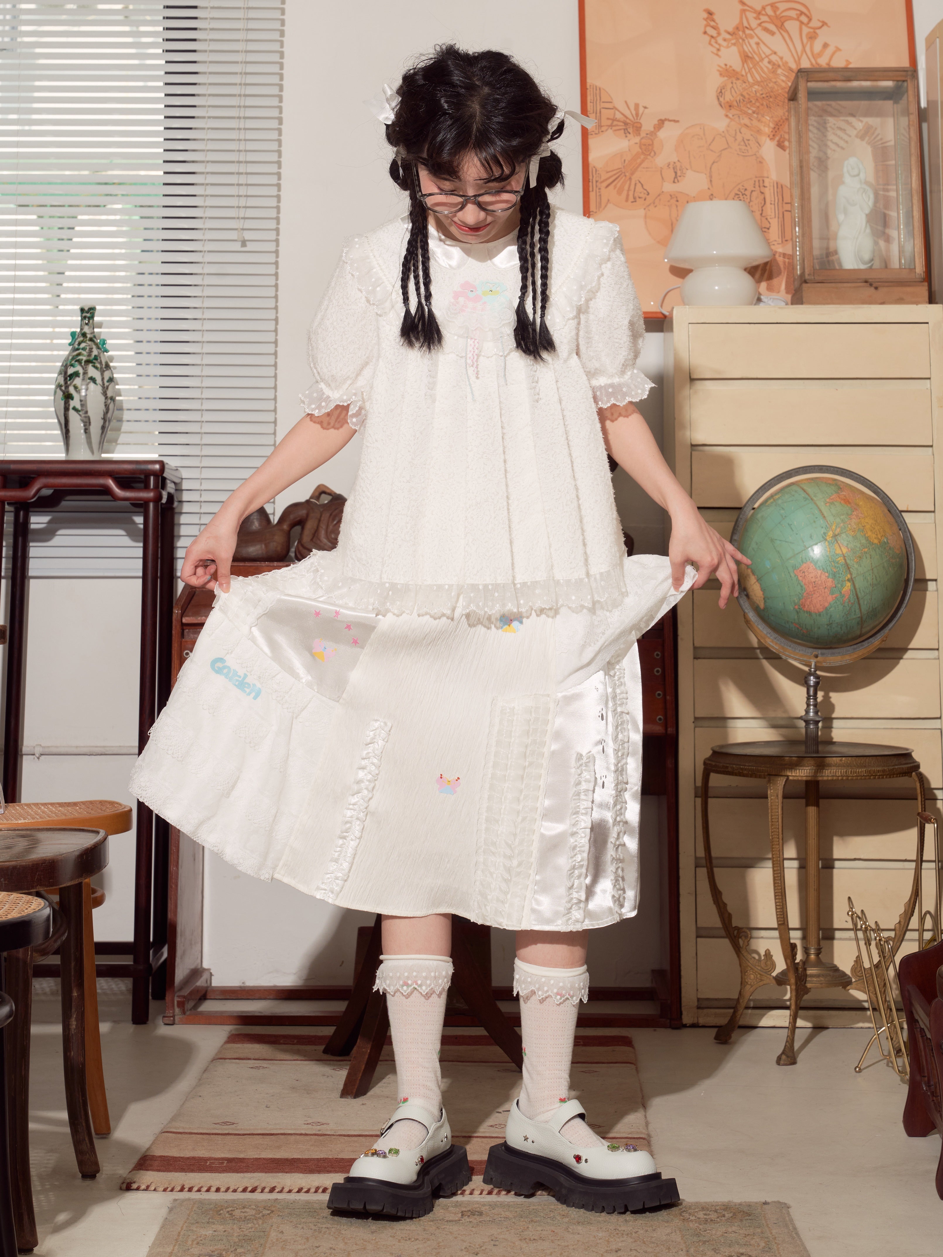 스티칭 레이스 새틴 반 치마를 인쇄합니다