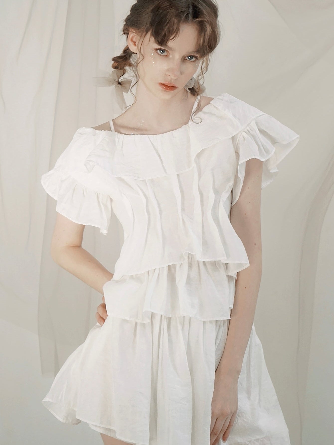 짧은 슬리드 탑 + 스커트