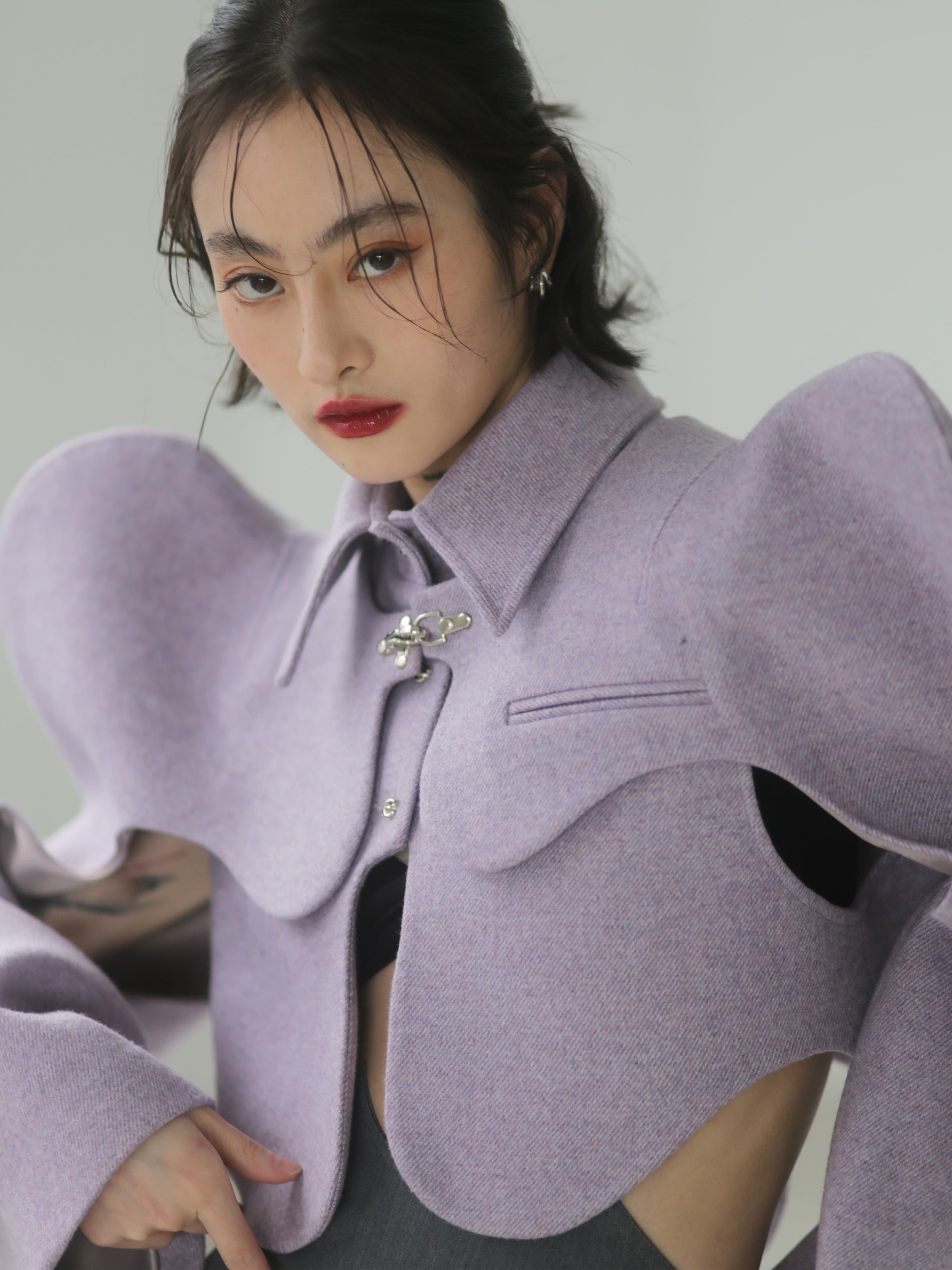 기하학적 아크 중공 2 피스 짧은 모직 코트