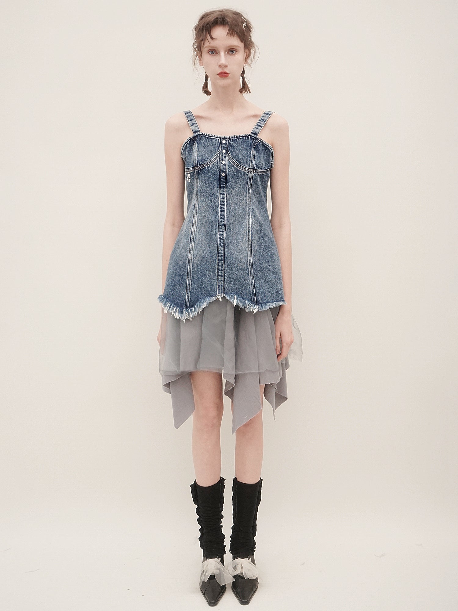 데님 서스펜더 스토프 및 짧은 치마