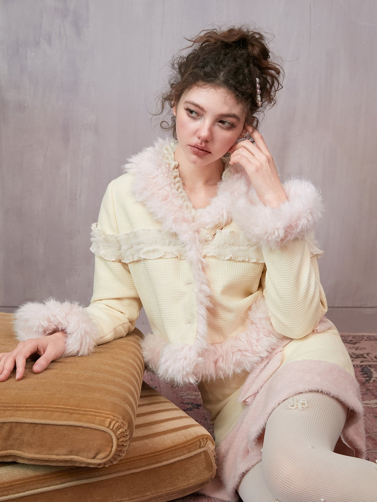 Veste et jupe rembourrées en fourrure