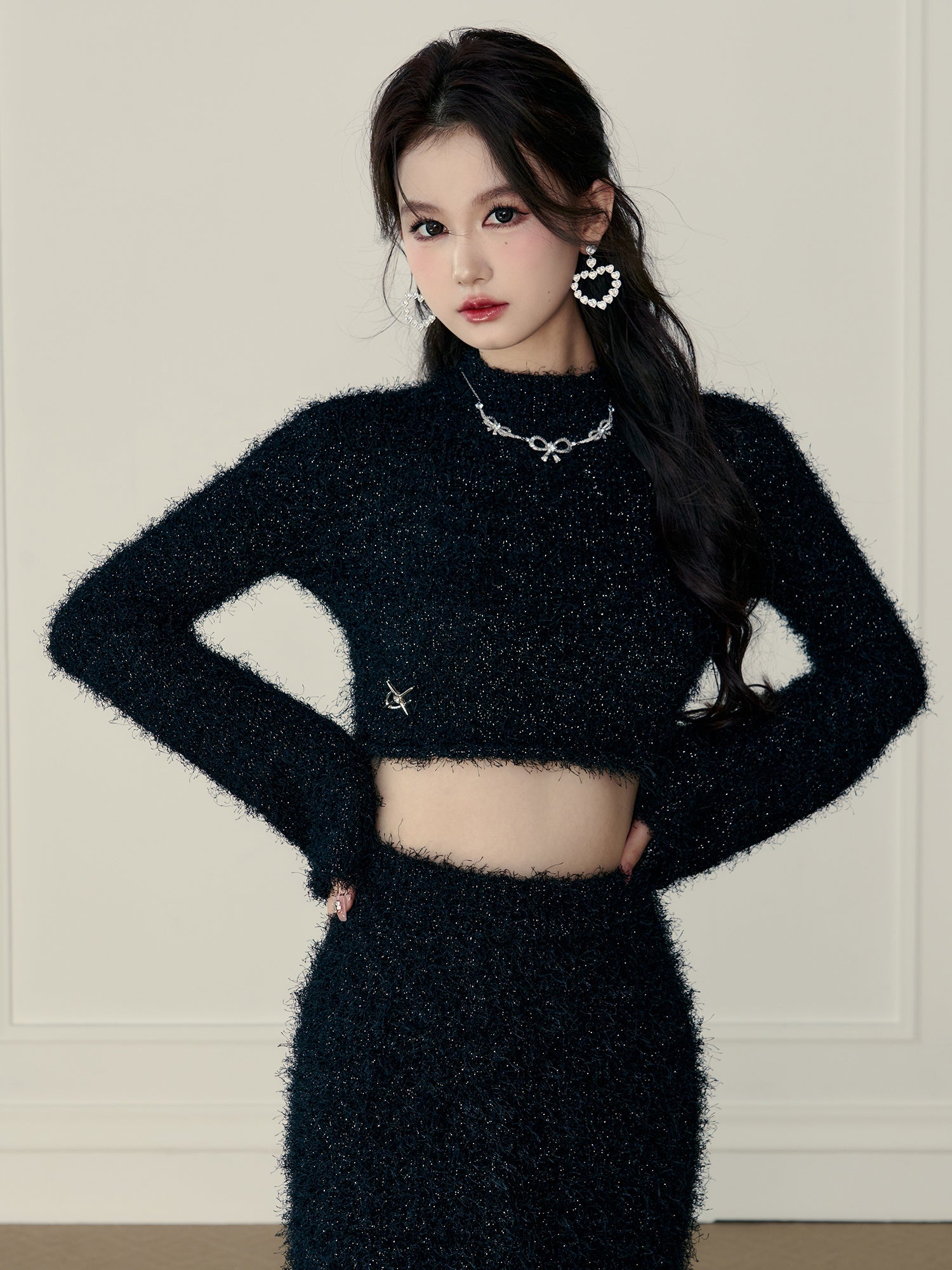 V-Ausschnitt Short Strick & Fransenrock